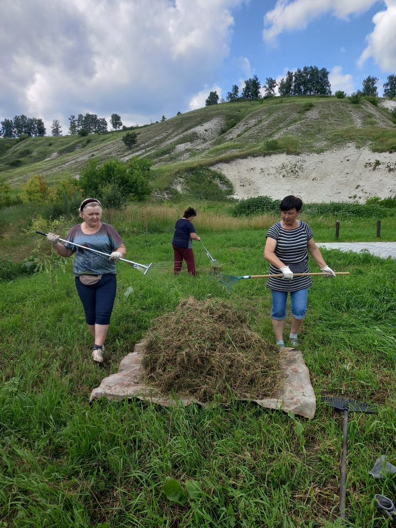 БЛАГОУСТРОЙСТВО ТЕРРИТОРИИ ПРОДОЛЖАЕТСЯ.